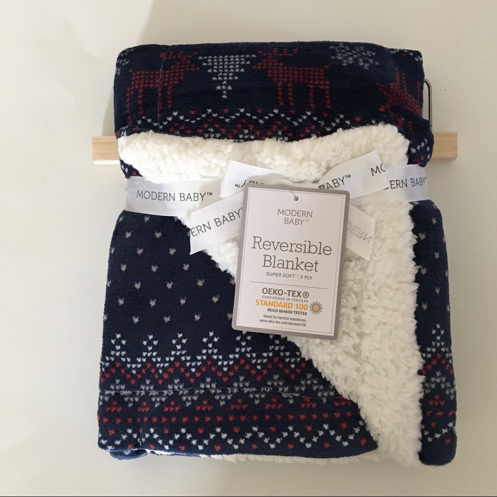 NEW Modern Baby Baby Blanket Super Soft Sherpa Reversible Blue Holiday Theme